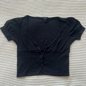 Rue21 black crop top with button up front and puffy sleeves. Size M